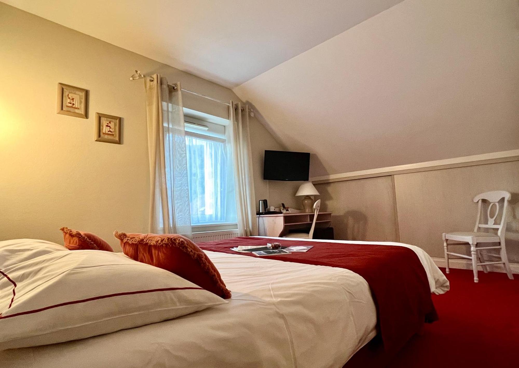 Logis Hotel, Chalets Et Restaurant Les Chatelmines ลาแบรส ภายนอก รูปภาพ