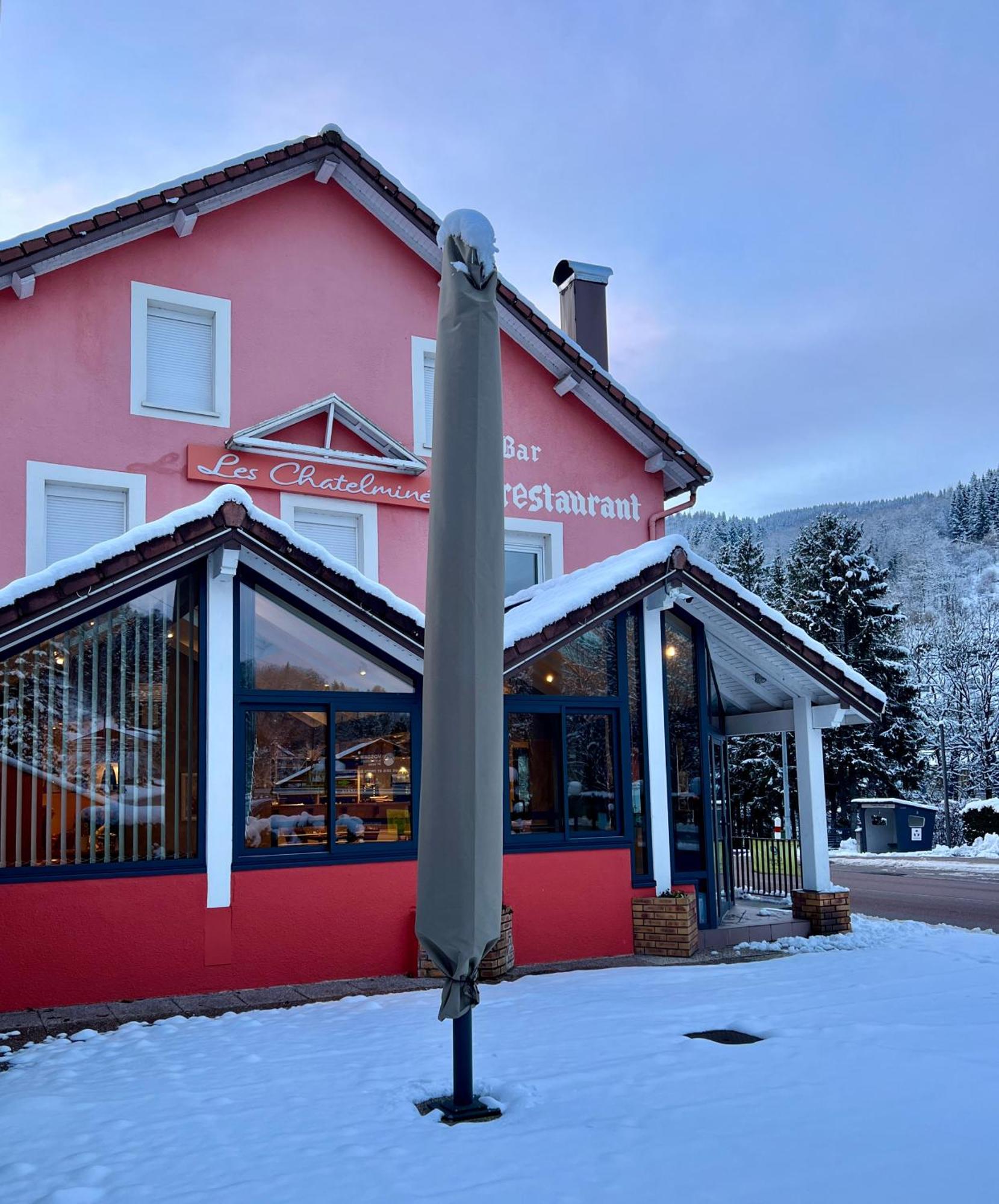 Logis Hotel, Chalets Et Restaurant Les Chatelmines ลาแบรส ภายนอก รูปภาพ