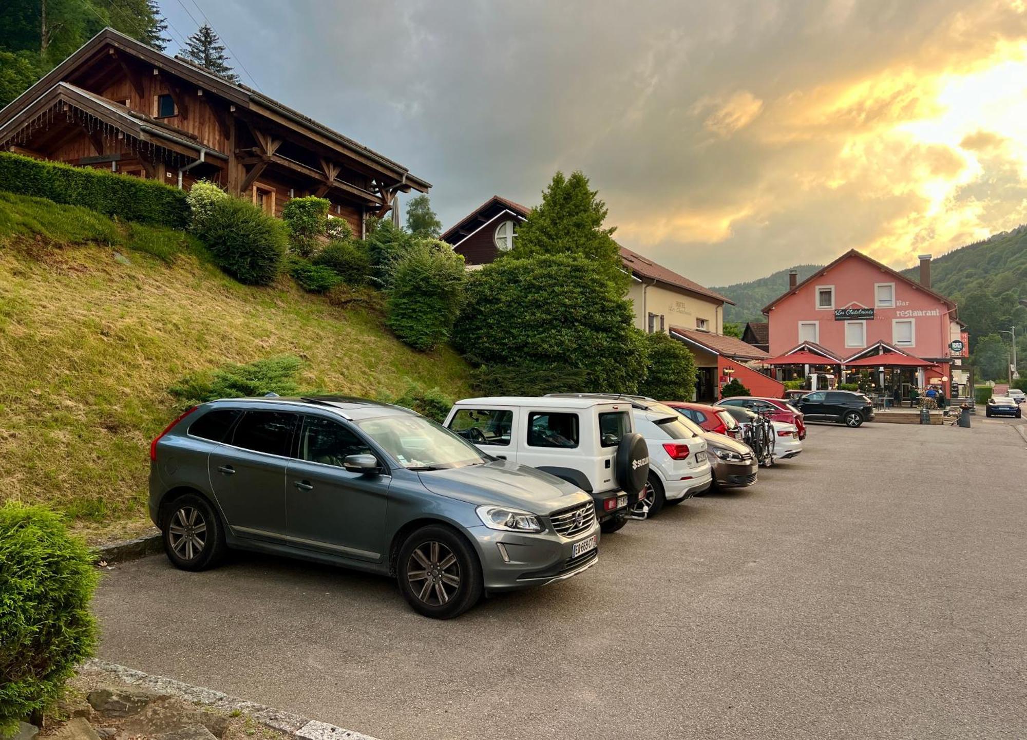 Logis Hotel, Chalets Et Restaurant Les Chatelmines ลาแบรส ภายนอก รูปภาพ